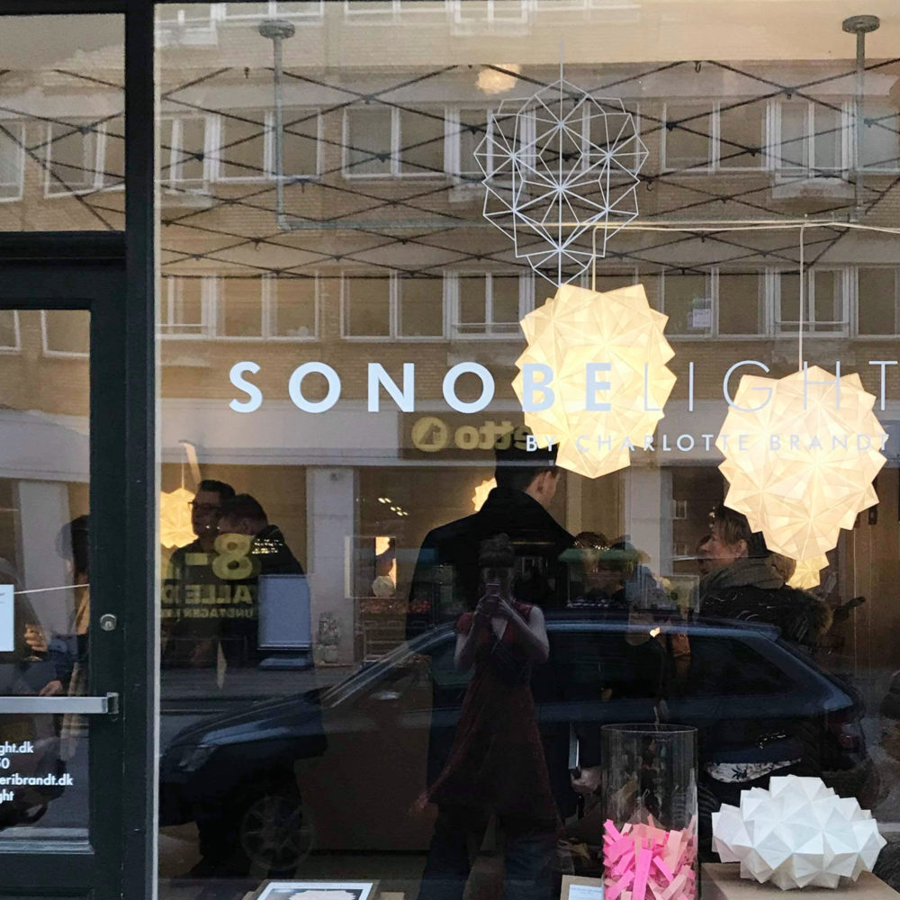 Ryd op redaktionelle Parcel Sonobe Light - Håndlavede papirlamper til unikke og personlige hjem