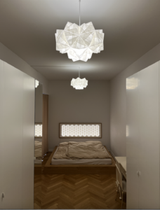 soveværelse med en klar linje for valg af håndfoldede papirlamper, kundefoto